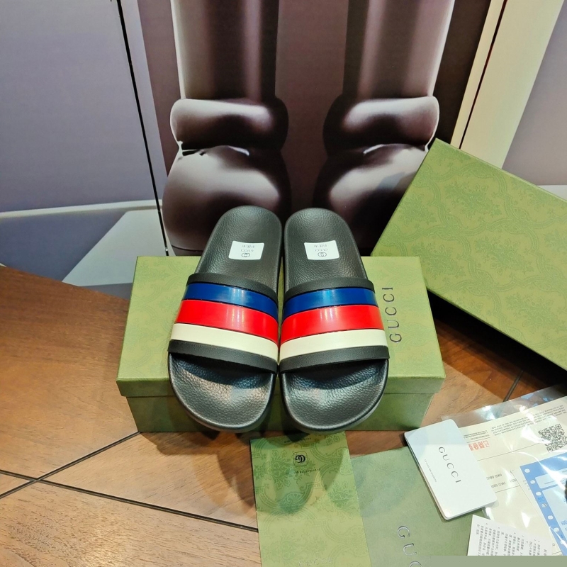 G*u*i slippers